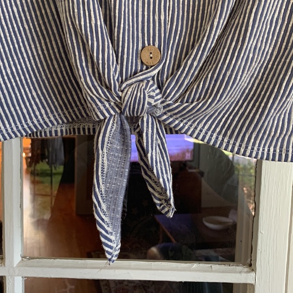 NWOT W5 Short Sleeve Top - Picture 2 of 5